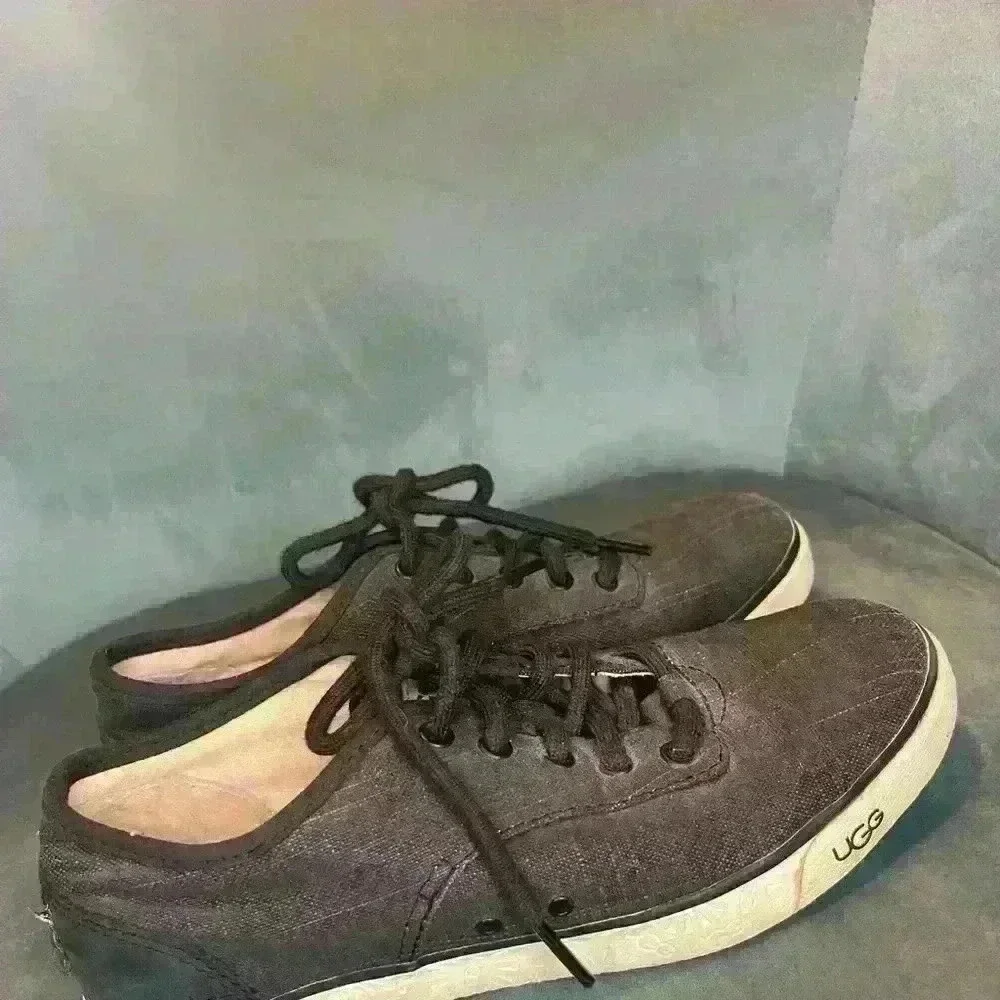 UGG sneakers size 5.5